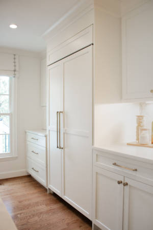 Brentwood Tennessee Kitchen Remodel White Cabinets Quartz Countertop Wood Floors Gold Hardware
