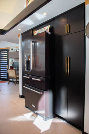 Franklin Tennessee Kitchen Remodel Black Cabinets Quartz countertop