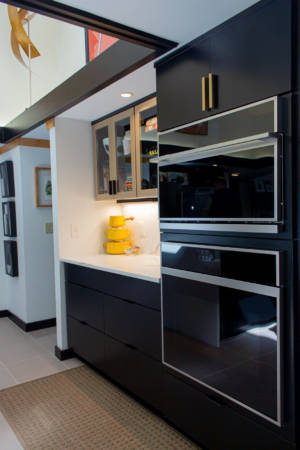 Franklin Tennessee Kitchen Remodel Black Cabinets Quartz countertop